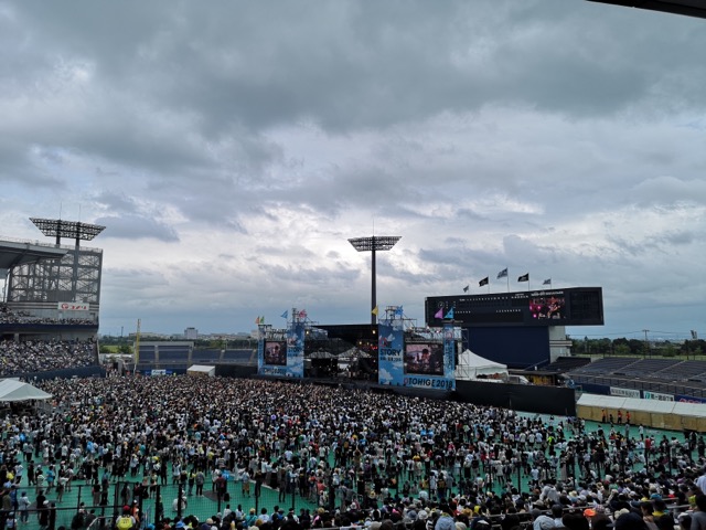 野外フェス夏フェススタンドからの景色画像