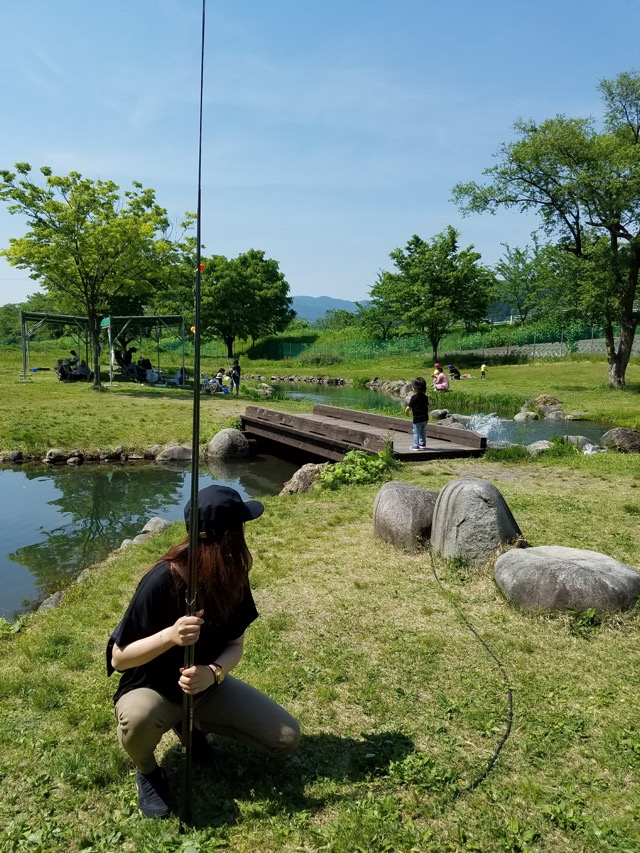 胎内フィッシングパーク親子で魚釣り画像